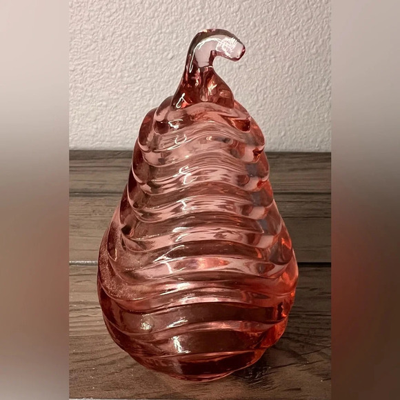 Fenton Pink Pear Glass Trinket Box. Ripple type pattern. - Picture 2 of 9